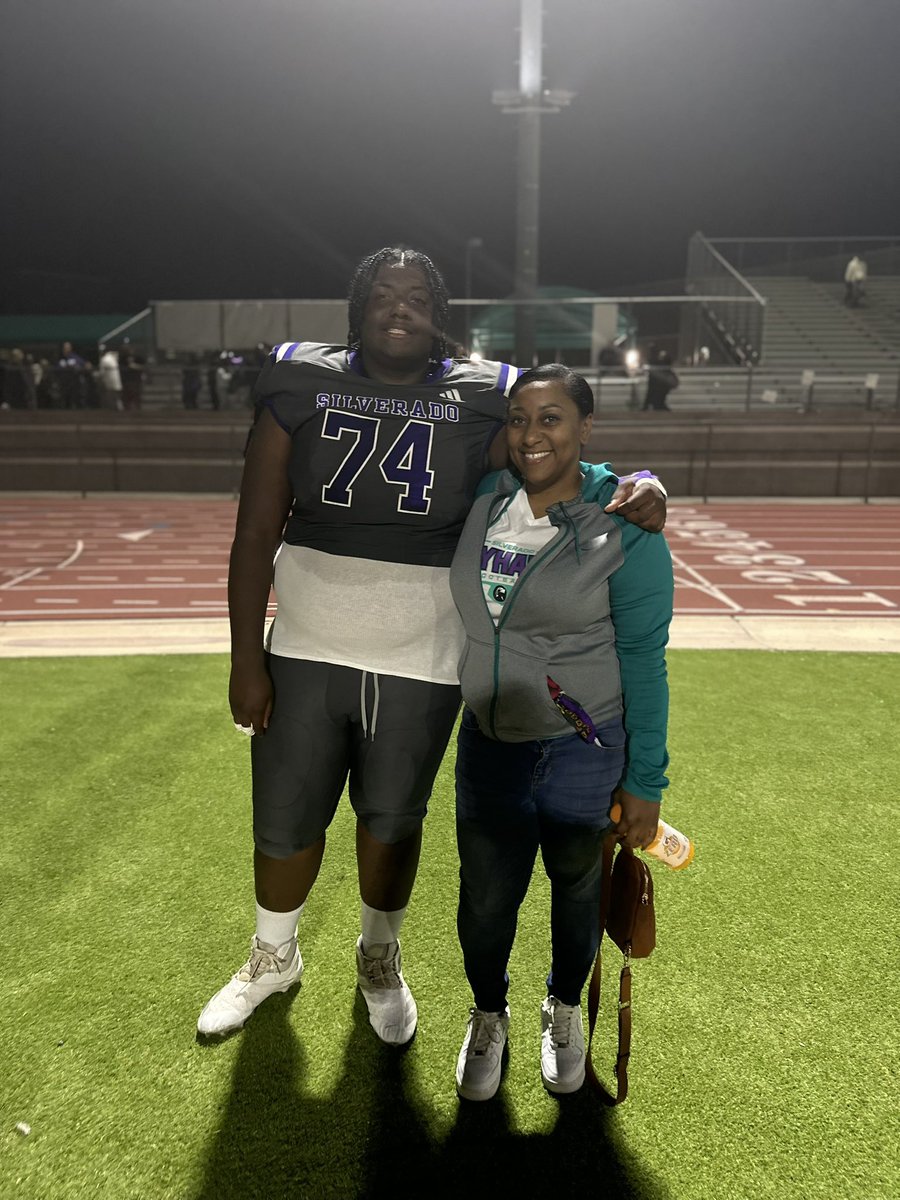 hale_uso2's tweet photo. Great season , can’t wait to do it again next year!!!🙏🏾
9-1 💪🏾#silveradoskyhawks #NewBeginnings https://t.co/bnJ93xsIDN
