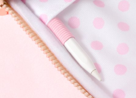 #RT 한분께 리락쿠마 태블릿 파우치 드려요🐻🐾

naver.me/5NMixzV8
내부 포켓이 있어 간단한 제품도 함께 보관 가능하고 펜꽂이 밴드도 있어요😚

신상 기념 복수 구매 시 할인에
무려 10% 추가 적립까지 .ᐟ.ᐟ (12/14까지)

기본적립에 추가적립이라
포인트 완존 많이드립니다!!🤎🐤