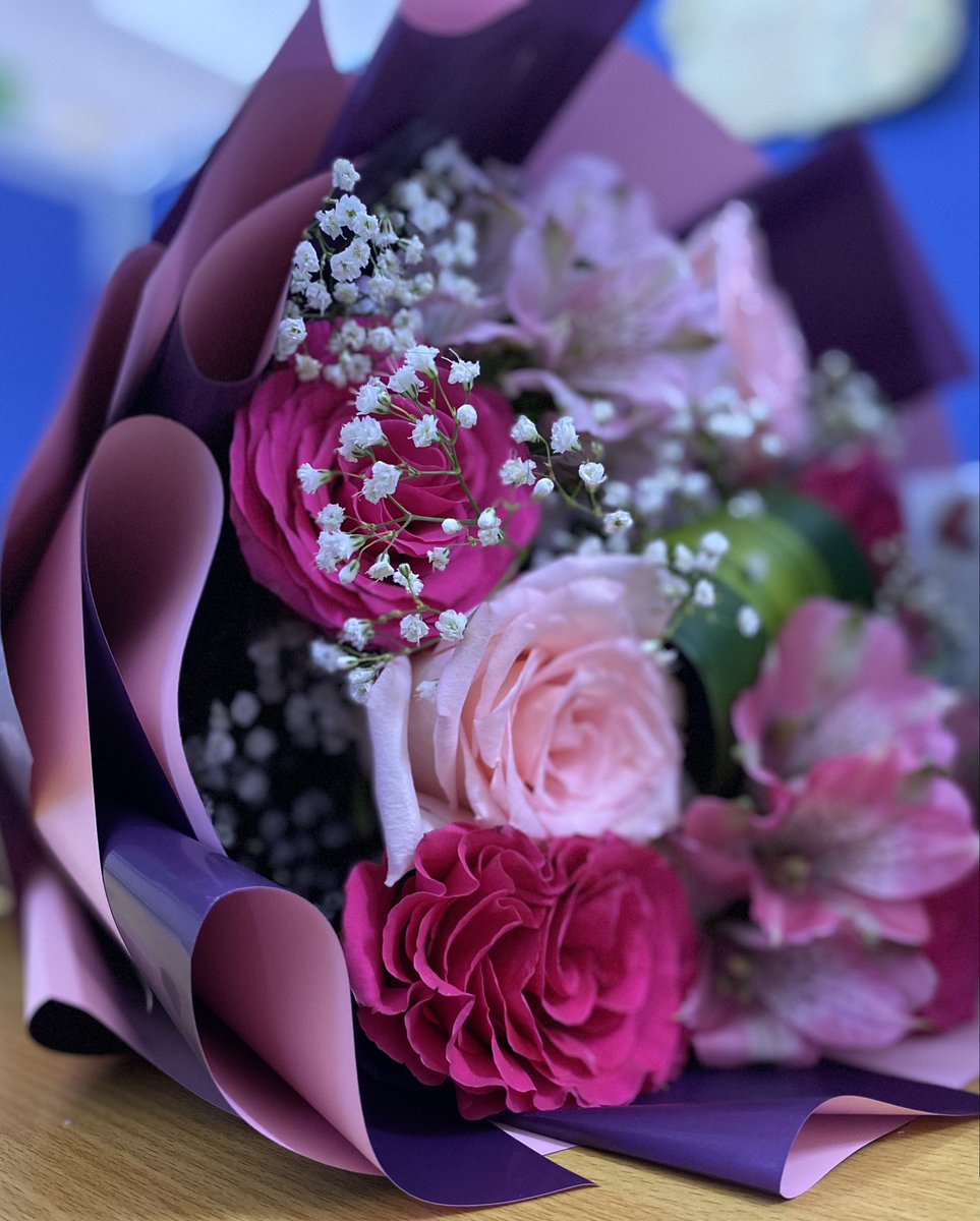 moooozaa's tweet photo. في الصباح، يتقدّم السلام داخل الروح
كما لو أنه يعرف مكانه منذ زمن،
ويمنح اليوم نبرةً أوضح… وإحساسًا أهدأ.

ومع أول لحظة صفاء،
يتّسع يقيننا بأن الجمال الحقيقي
ليس ما نراه فقط،
بل ما يترك أثره في الداخل
ويمضي معنا طوال النهار. ✨
#صباح_الخير 
#صباح_الخير_والسعاده https://t.co/Zyxgq64P43