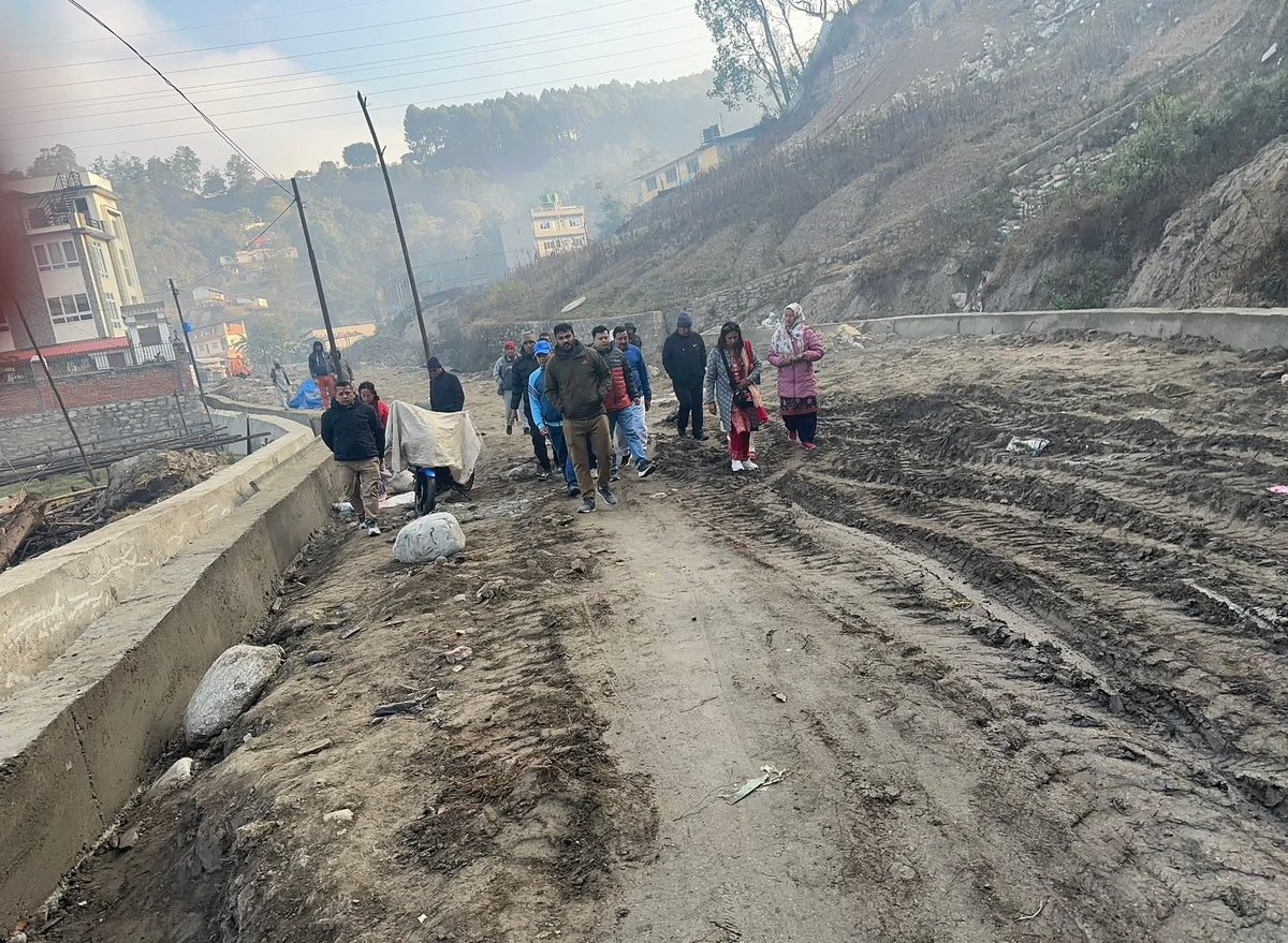 काठमाडौ क्षेत्र ३ र क्षेत्र -४,गोनपा र बुनपा जोडिने त्रीवेणि चोक ,आरुबारी देखि साल्मेडोल चोक सम्मको २,२००m सडक निर्माण भई रहेको छ|साल्मेडोलको पुल देखी त्रीवेणि चोकसम्म करिब १,१०० m मध्ये २८५ m सडक डिमार्गेसन वाल सहित आस्कल पिच भएर पुर्ण काम सम्पन्न हुने क्रममा छ। <a href="/thapagk/">Gagan Thapa</a>