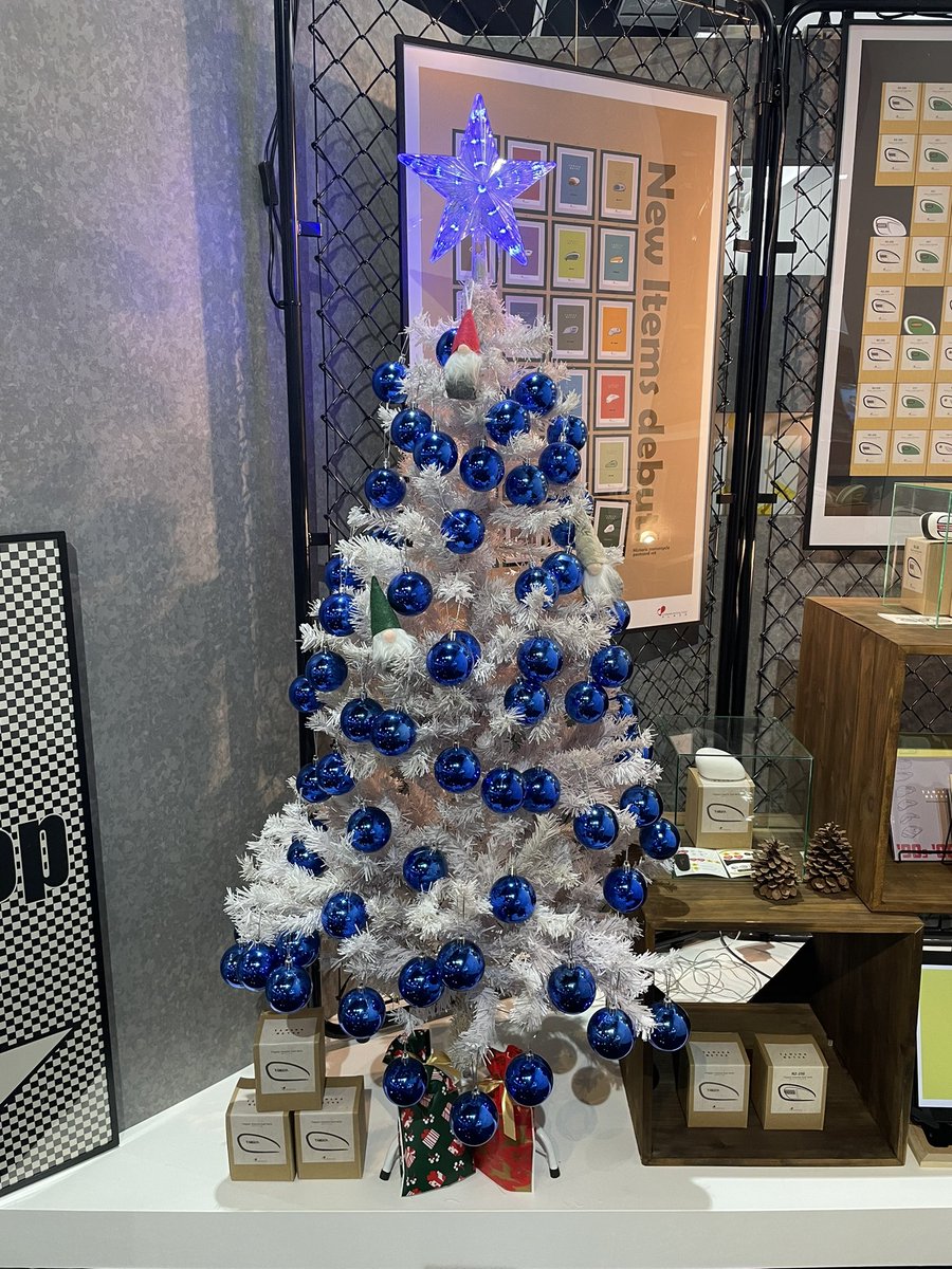 コミュニケーションプラザの中には，クリスマスツリーが🌲🎅 ちょっと