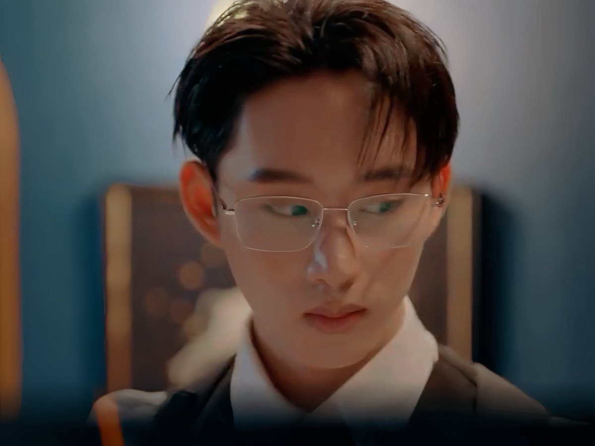 ohmluv_'s tweet photo. why we keep talking about rome this rome that, let's just talk about how mok is exactly where he wants to be and doesn't want to be saved 😞🤍
#RomeMok #comesoon #saturdaysofar #theepeachkissalready #peachyouaregay #nocandiesthistime https://t.co/fmMkDjIow2