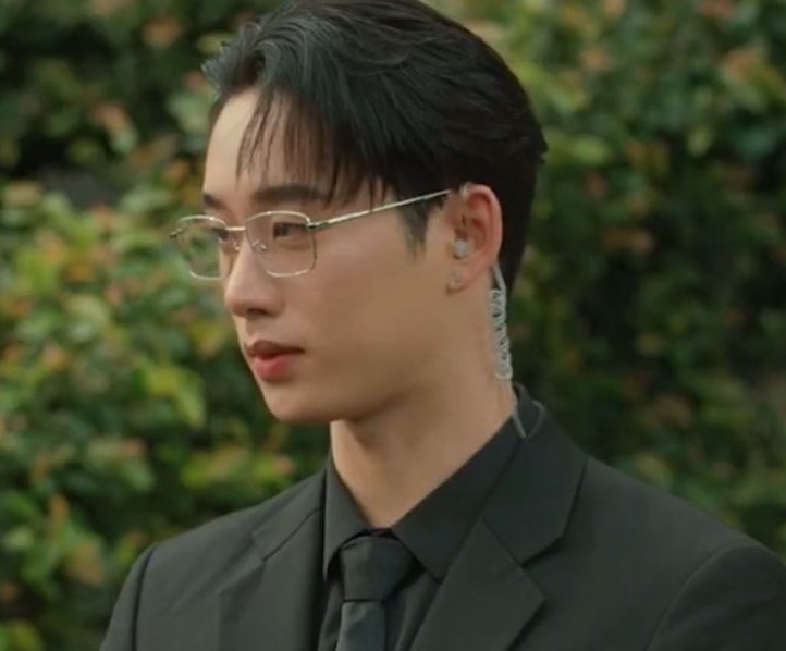 ohmluv_'s tweet photo. why we keep talking about rome this rome that, let's just talk about how mok is exactly where he wants to be and doesn't want to be saved 😞🤍
#RomeMok #comesoon #saturdaysofar #theepeachkissalready #peachyouaregay #nocandiesthistime https://t.co/fmMkDjIow2