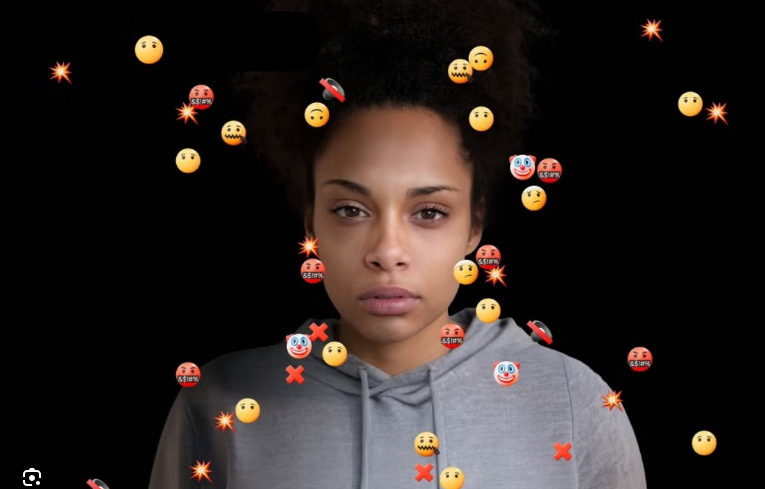 SwissEmbZim's tweet image. The harm may happen online, but its impact on victims is painfully real. Switzerland joins the call to eliminate all sorts of violence against women and girls – offline and      online. #OrangeTheWorld #NoExcuse #UNiTE to End Digital Violence #EndGBV