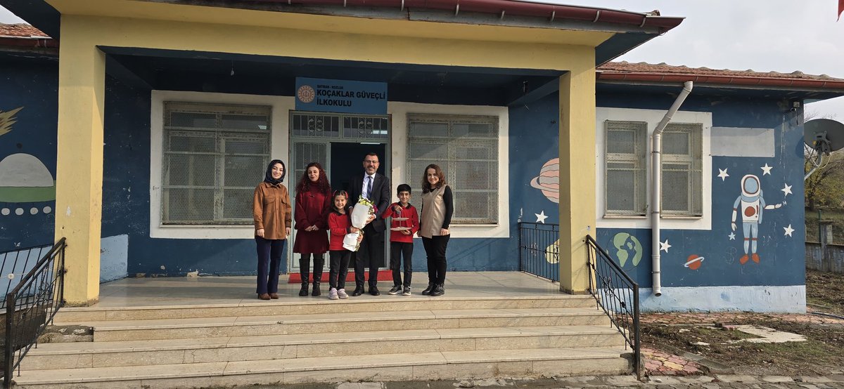 📍BATMAN
Bir okuldan çok daha fazlası çıkar bazen karşınıza. 
<a href="/KozlukKaymakam/">T.C. Kozluk Kaymakamlığı 🇹🇷</a> ve <a href="/EgitimKozluk/">KOZLUK İLÇE MİLLİ EĞİTİM MÜDÜRLÜĞÜ</a> işbirliğinde çok güzel işlere şahitlik ediyoruz.
En ücra kırsal mahallesinden merkeze kadar güzel bir uyum ve işbirliği içinde çalışan meslektaşlarımızı gördük
Okudukça geliseceğiz...