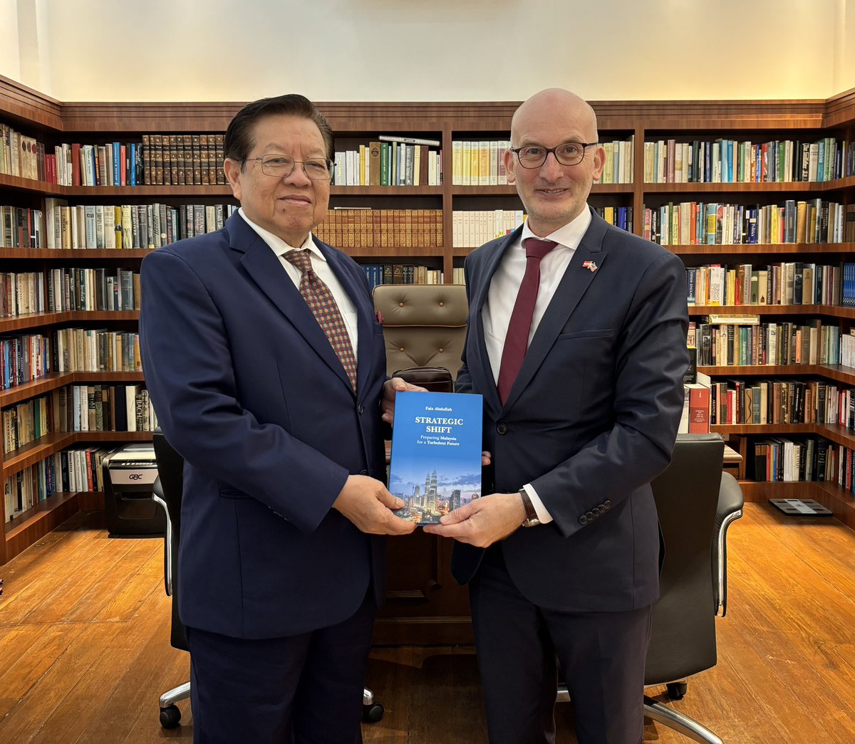 Gerhard Eisl tweet media