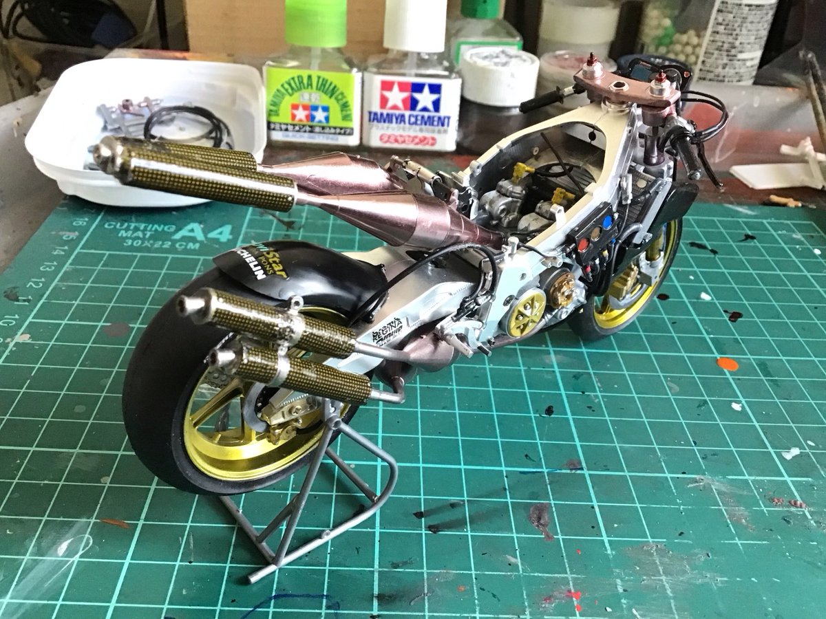 79台目、MoviStar HONDA Pons NSR500. '98でしたね。デカールのみで