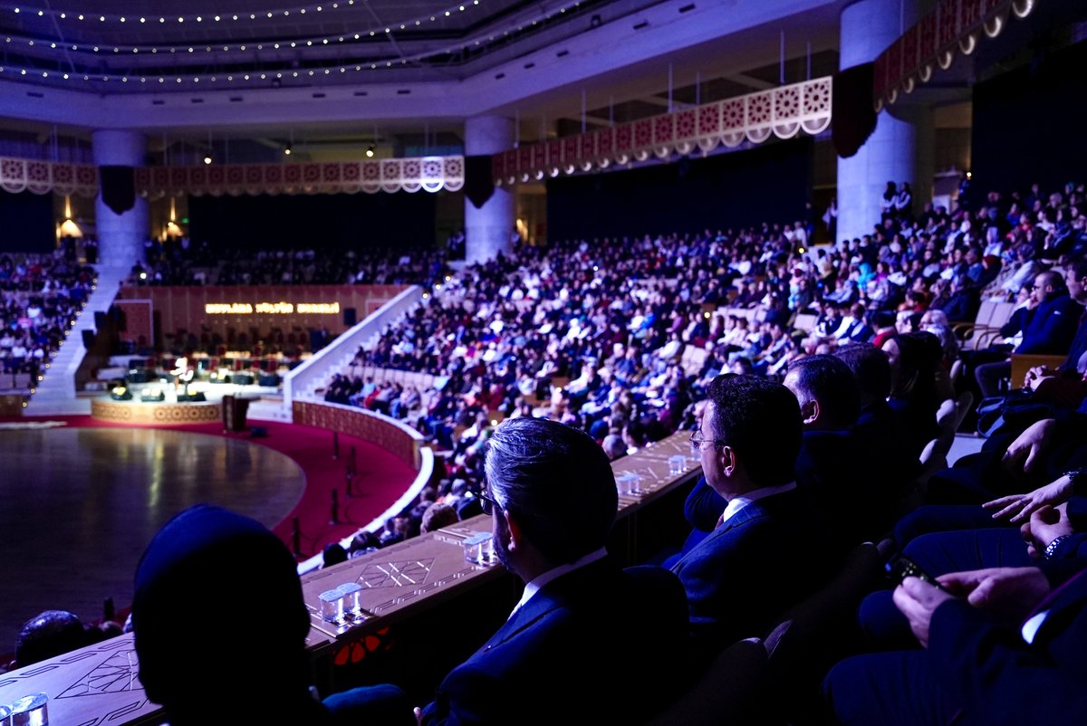 Konya’daydık.

Çumra’da Konya Şeker’in tesislerini ziyaret ettik. Tarımı ve üretimi konuştuk.

Selçuk Üniversitesi’nde ressam Ayşe Türkmen'in sergisinin açılışını yaptık.

Mevlana Kültür Merkezi’nde Ahmet Özhan’ı dinledik, sema mukabelesini izledik.

Yoğun programımız boyunca
