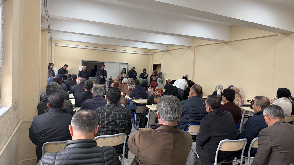 KilicarslanFenL's tweet photo. Okulumuzda 9. Sınıf ve 10. Sınıf öğrencilerine yönelik veli toplantısı gerçekleştirildi. @SilvanMEM @NureddinELK2 https://t.co/Gzt2WnxbQP