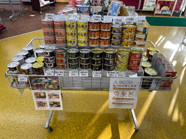 🥫美味しいお知らせ🥫
今年もやってきました！！！
#mrkanso 缶詰フェア開始いたしました🥄
今回は新しいお味がちらほら・・・
中の人もどれを食べようか毎日悩んでいます( ´∀｀ )ﾜﾗ
普段のおかずやお酒のおつまみ、そして災害に備えて非常食にいかかでしょうか☺
ぜひ店頭にてご覧ください(^^)/