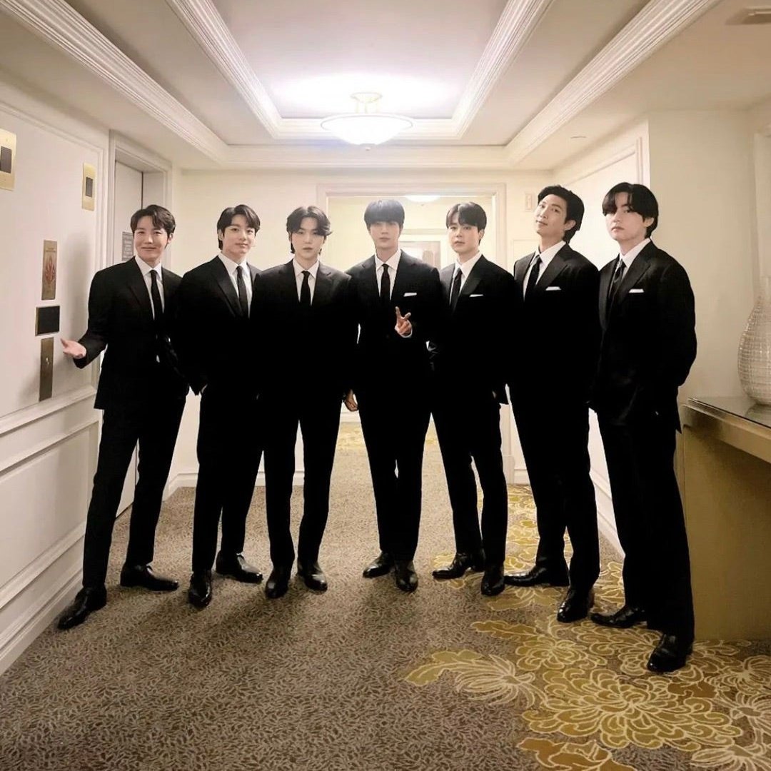 BTS, as expected, makes history by becoming the first celebrity ever to receive the highest honour, the “Presidential Commendation,” at the Korea Good Donation Awards. (<a href="/BTS_twt/">방탄소년단</a>)