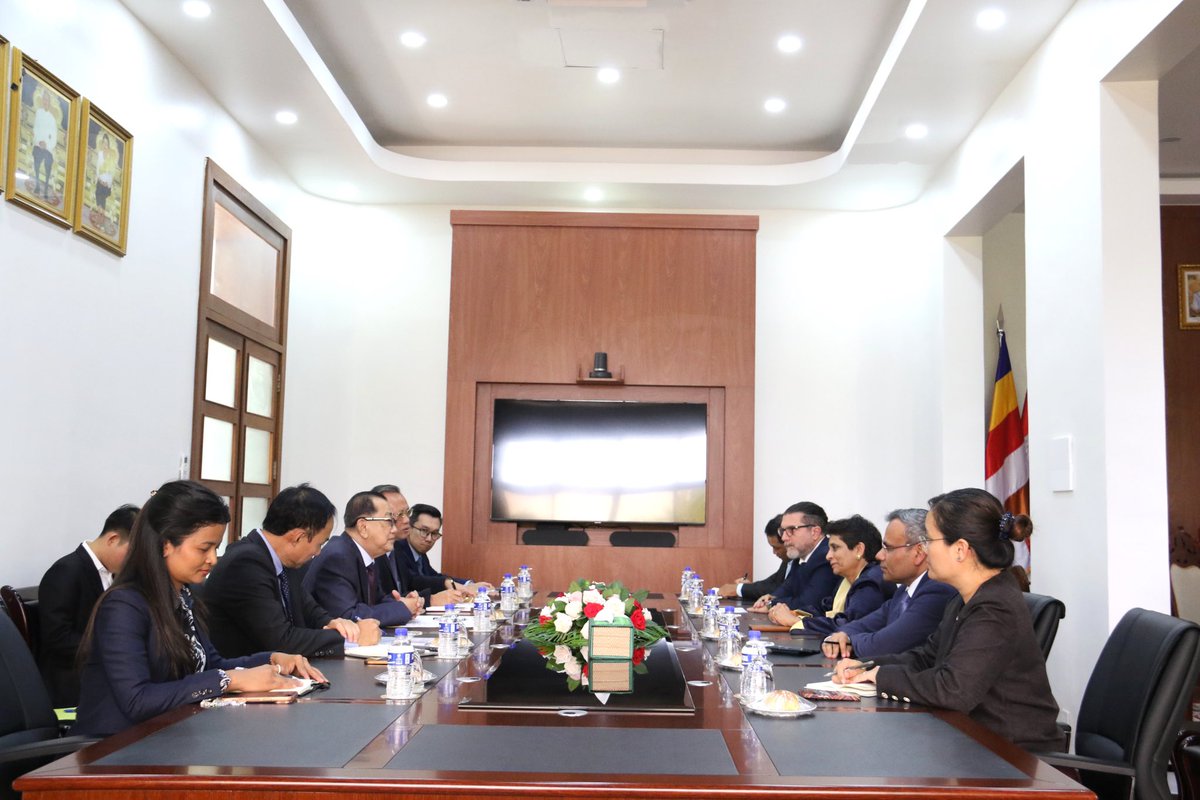 UNDPCambodia's tweet photo. H.E. Chhieng Yanara, Senior Minister in Charge of Special Missions &amp; Second Vice Chairman of CDC, received @KanniWignaraja, Regional Director for @UNDPasiapac, for an exchange on ODA effectiveness, the evolving dev. financing landscape &amp; @UNDP's role in helping🇰🇭achieve its SDGs. https://t.co/siZNRk0QsN