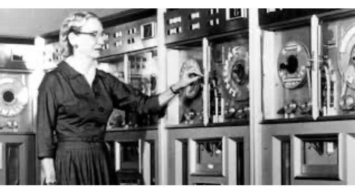 Peine01's tweet image. Grace Hopper war eine der ersten Programmiererinnen des wegweisenden Computers „Mark I&quot; sowie die Entwicklerin des ersten Compilers (1952) und mit „FLOW-MATIC&quot; (1955) entwickelte sie die erste der natürlichen Sprache ähnliche Programmiersprache.
9. Dezember 1906 - 1. Januar 1992