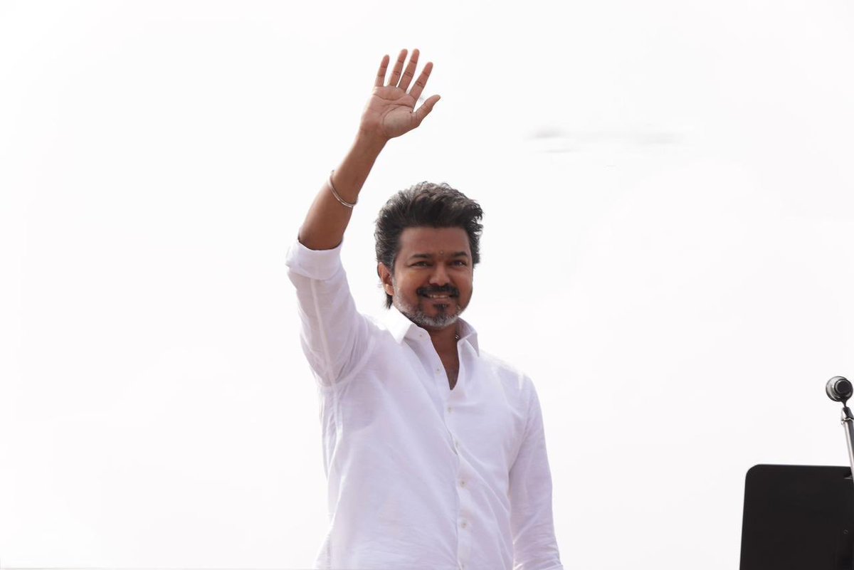 arunraajkg's tweet photo. புதுச்சேரி மக்களுக்கு ஒரு புதிய நம்பிக்கை...

பாரதியாரின் உறுதி, பாவேந்தரின் எழுச்சி, அரவிந்தரின் அமைதி

நம் தலைவரின் வடிவில்...

@TVKVijayHQ | @TVKPartyHQ | @TVKHQITWingOffl | @BussyAnand |

#TVK | #Vijay  | #TVKVijay | #Puducherry | #தமிழகவெற்றிக்கழகம் | https://t.co/BAHqBDxzrR