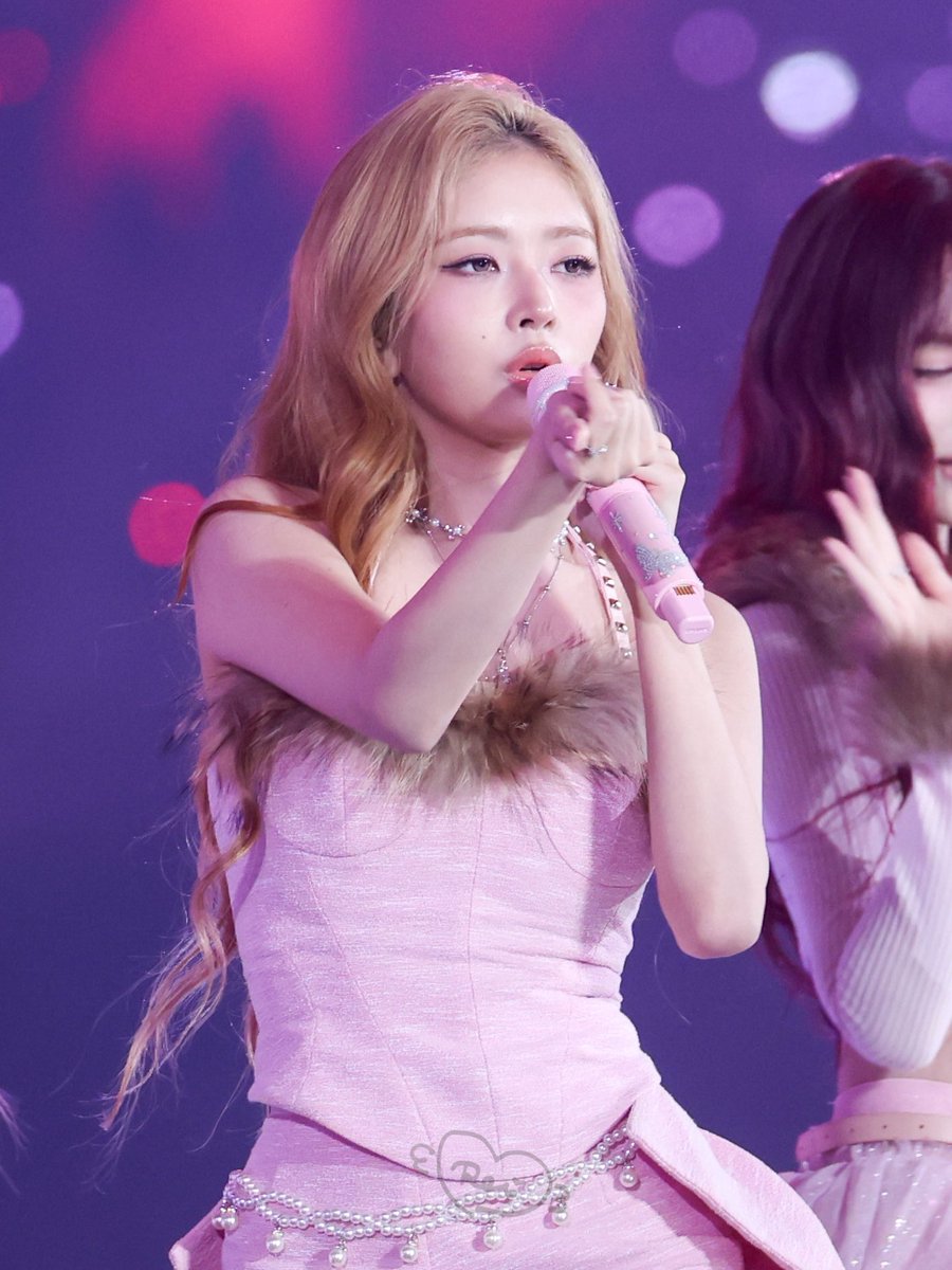 20251206

ピンクと似合うすぎる(๑˃̵ᴗ˂̵)

 #아이브 #IVE #アイヴ #레이 #直井怜 #れい #REI