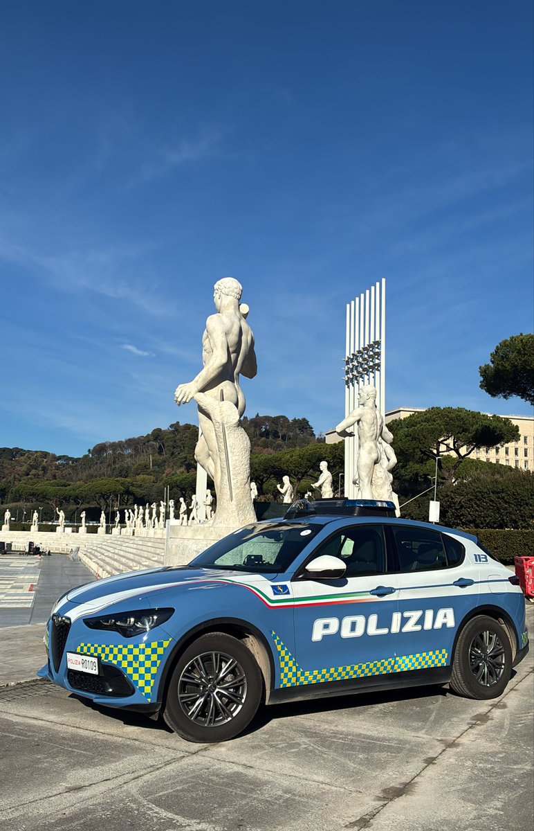 poliziadistato's tweet image. Buona giornata dai poliziotti della #Stradale allo Stadio dei marmi di Roma 
#essercisempre #9dicembre