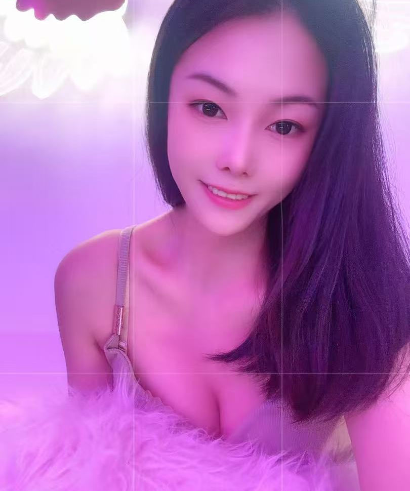 QQ__Square's tweet image. Sweet beauty Yoyo with her long legs enjoy #qqsquare #markham #leggy #model #college #sweety #GND