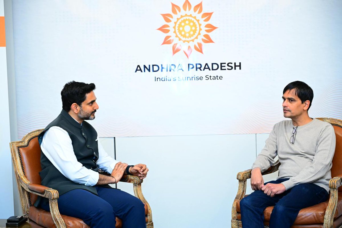 LNUpdatess's tweet photo. ఏఐ యూనివర్సిటీ ఏర్పాటుకు ఏపీ ప్రభుత్వంతో కలిసి పనిచేయండి

ఓపెన్ ఏఐ సీటీవో శ్రీనివాస నారాయణన్ తో మంత్రి లోకేష్ భేటీ
@naralokesh @OpenAI 
#InvestInAP #ChooseAP #NaraLokesh #ChooseSpeedChooseAP #JobCreatorInChiefLokesh https://t.co/4BuV5ffdJC