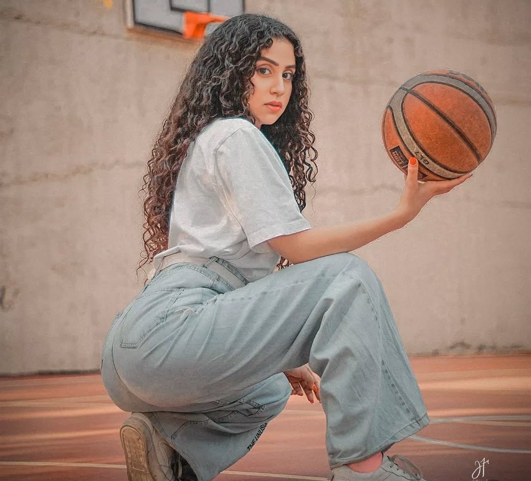 Ni uwuhe mukino wowe wakuze ukunda gukina ????

Niko ndemwe😁