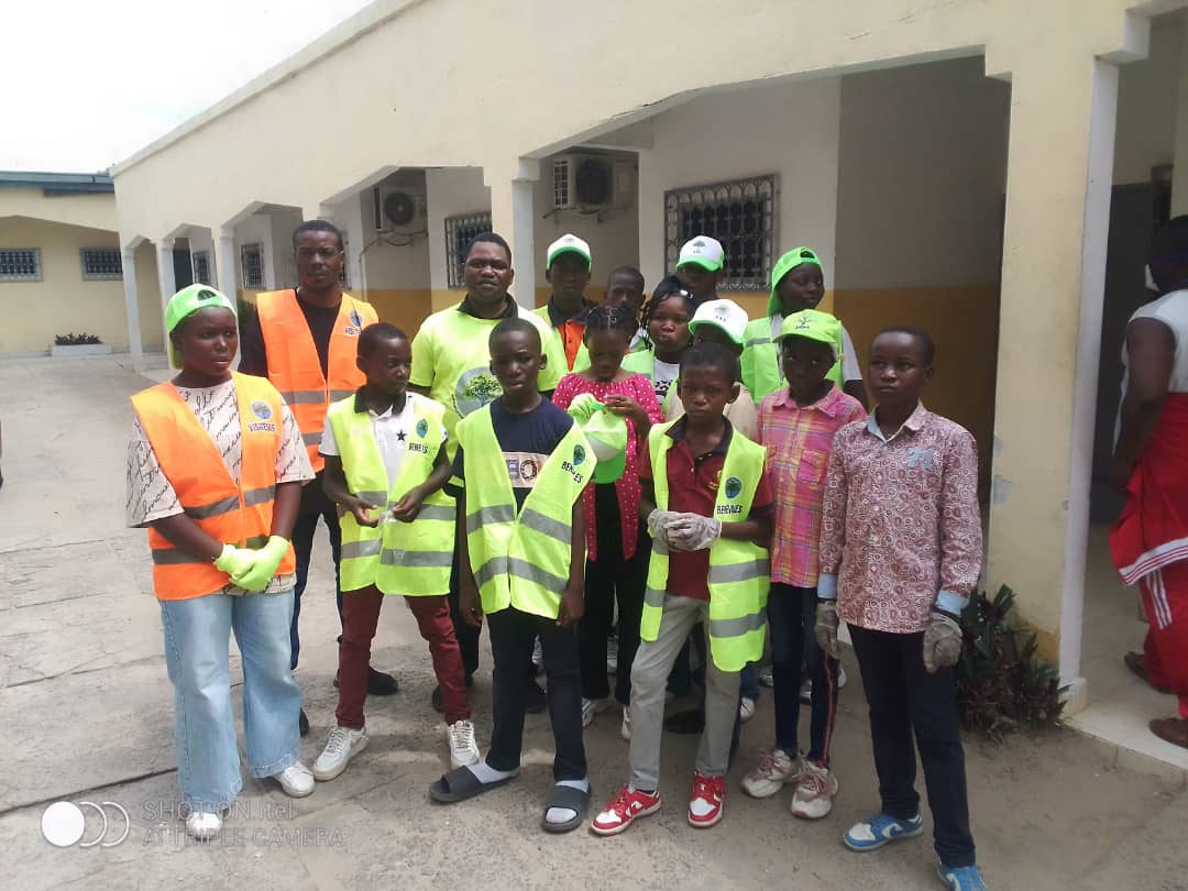 AssocATHAMMEnvi's tweet photo. Journée de Salubrité du 1er Samedi du mois de novembre – Spéciale Bogonoira

Le samedi 6 novembre 2025, @AssocATHAMMEnvi a été conviée par la mairie de Djiri à commémorer la Journée nationale de salubrité, placée sous le thème « Bogonoira zéro déchet ». @ASoudanNonault @EtatCongo https://t.co/DOs7bcAEbD