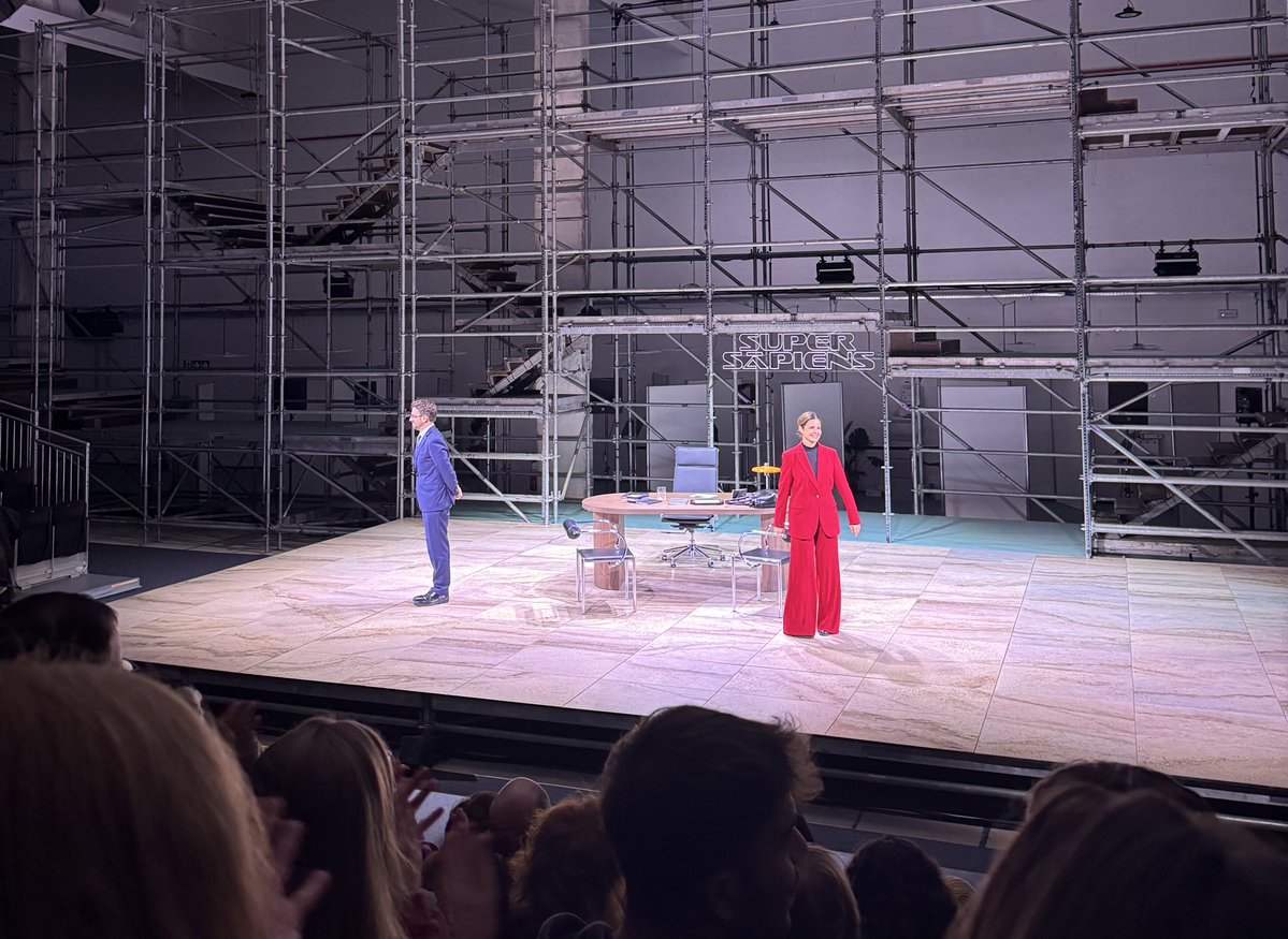 Experiència immersiva moderna i xocant

Interpretació excel·lent de <a href="/martatorne/">Marta Torné</a> i <a href="/enriccambray/">Enric Cambray</a> 

Direcció impecable de <a href="/SergiBelbel/">Sergi Belbel</a> 

Representació que et sacseja i et fa vibrar

Molt recomanable, SUPERSAPIENS
🎟️ La fan fins el 7 de gener!