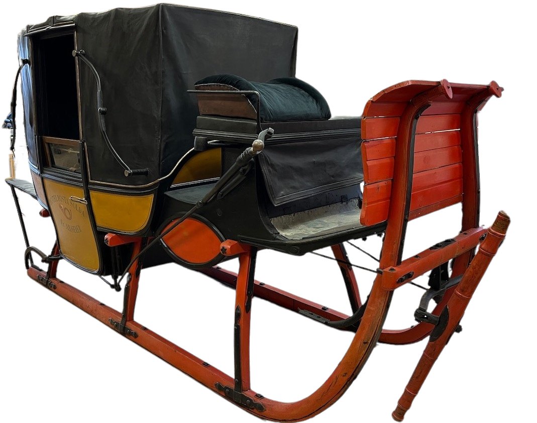 Touriseum's tweet image. Mit diesem Neuzugang – einem historischen Holzschlitten – lassen wir uns von einem ereignisreichen Jahr ins nächste tragen!
Su questa nuova acquisizione, una slitta da neve, ci lasciamo trasportare da un anno ricco di attività ad un altro! 
#touriseum #trauttmansdorff #season2026