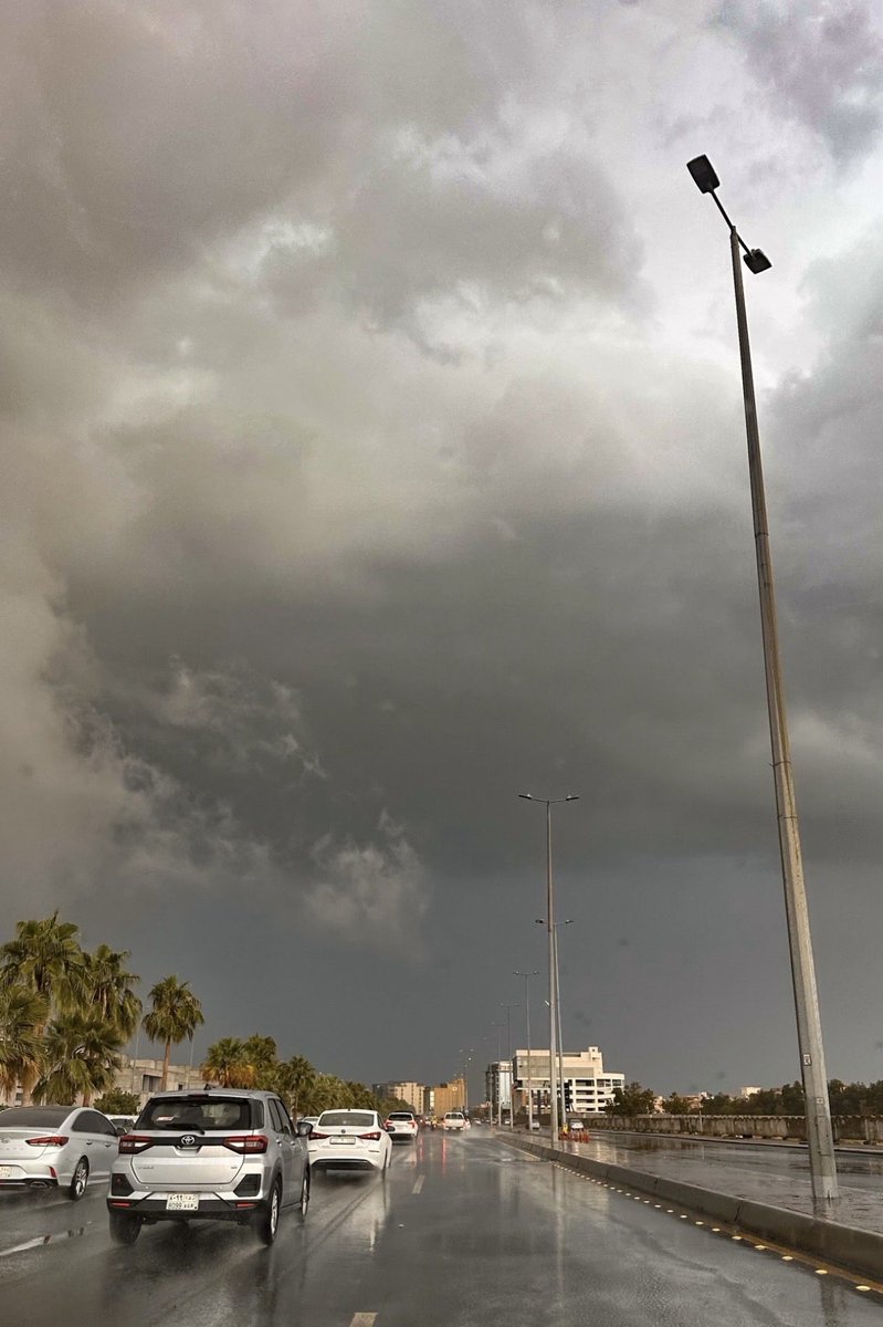 اللهم إِنِّي أَستودعُك أمُوري كُلَهَا نَفسي، قَلبي، مستقبلي، أَهلِي صحتي، رَزقي، توفيقي، خَاتمي و ديني فِيَا رَبِّ و فقني لما تُحبُّ وترضاه 🤲🏽♥️