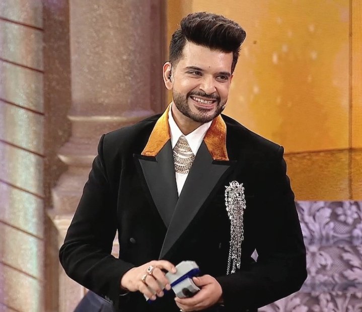 Shivi_kk's tweet photo. Karan meeting Salman looking extremely hot and handsome😍❤️‍🔥 Still not over this look of Karan, So glad he posted this look on his insta❤️
#KaranKundrra @kkundrra https://t.co/Zs3F9raTdT