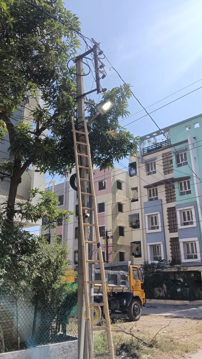 Raghu_ADEVS's tweet photo. @GHMCOnline @Santkjp Non glowing street light rectified pl https://t.co/uPjiOIaFvh