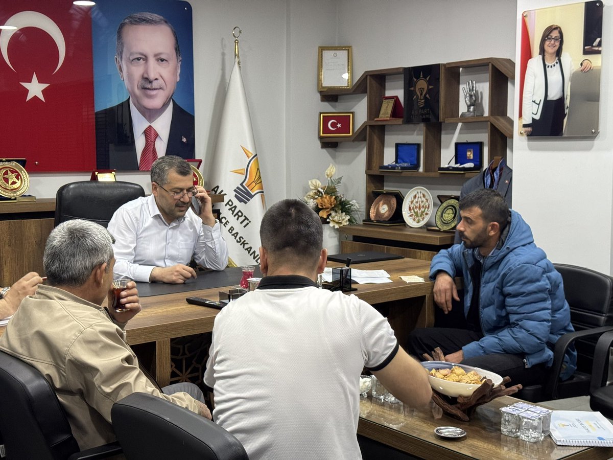 📢 Değerli Şehitkamil halkı;
Haftalık halk günümüz salı günleri yerine cuma gününe alınmıştır.
Bilgilerinize sunar, ilginiz için teşekkür ederiz.
<a href="/fmfedaioglu/">Fatih Muhaddis FEDAİOĞLU</a>  
<a href="/FatmaSahin/">Fatma Şahin</a> 
<a href="/umutymz/">Av.Umut YILMAZ</a> 
<a href="/avyaseminkaraca/">Arb.Av.Yasemin KARACA ERSÖZ</a> 
<a href="/bese_yakup/">Yakup Beşe🇹🇷</a> 
<a href="/AKPartiG_Antep/">AK Parti Gaziantep</a> 
<a href="/Akparti/">AK Parti</a>