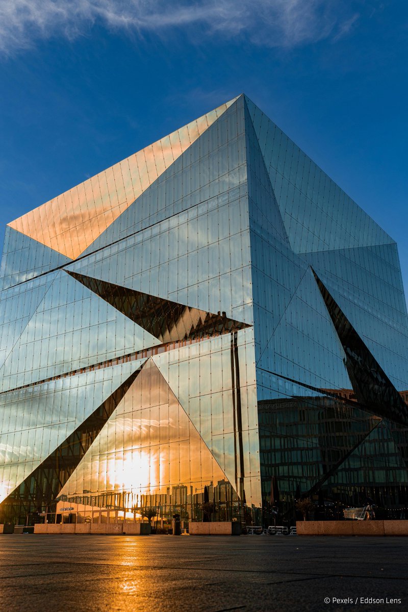 The Cube: an eye-catching glass structure in the heart of Berlin.

With its distinctive cube-shaped design, the office building attracts everyone's attention while combining style and functionality.

#WeAreGlass #glasstec2026