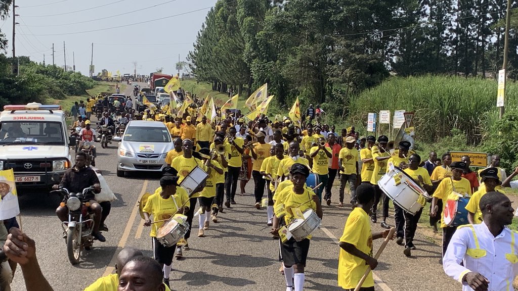 JuliusTrenda's tweet photo. Kyenjojo is buzzing with excitement as Tuko Pamoja chief Henry Basaliza Mutegeka and the PLU team lead the charge, turning the town yellow in anticipation of President Museveni's arrival. The atmosphere is electric, with supporters eager to catch a glimpse of the President. https://t.co/3D2Uy4oDz8