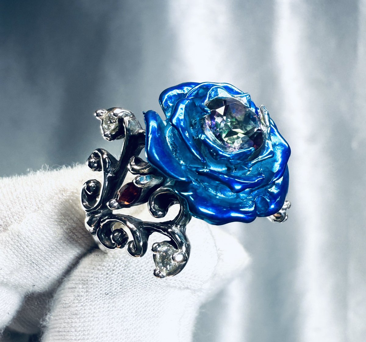 コレまたとんでもなく素敵な お客様のカスタム品のご紹介✨🌹✨ 薔薇を