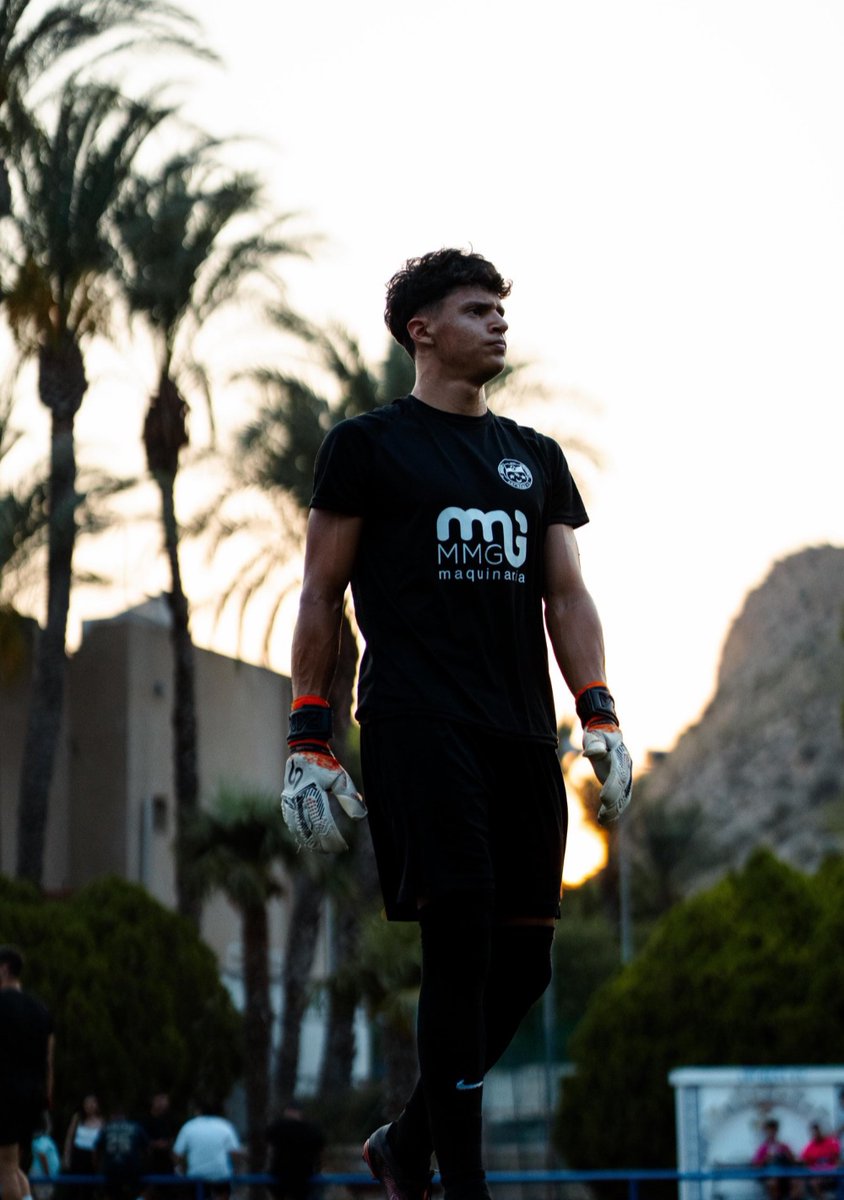 Nacional10x's tweet photo. Preferente Autonómica

En la campaña del salto al fútbol senior, el joven cancerbero 🧤del @archenafc - Alejandro Cotto, cuaja partidos muy completos.

Canterano de Real Murcia CF, buen competidor de una portería 🥅 de un nivel que no baja https://t.co/jEKjQji9Hz