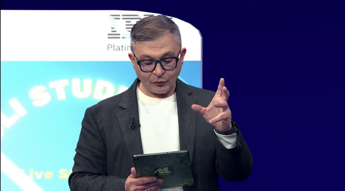 mariapiademarzo's tweet image. 🤖 AI For Humans continua a far riflettere: tecnologia responsabile, AI come alleato delle persone e casi reali sviluppati con il metodo AI Accelerator questi sono stati i temi chiave dell’evento.

Se te lo sei perso👇
👉 bit.ly/ai-for-humans2…

#AIForHumans #adv @blueit_news