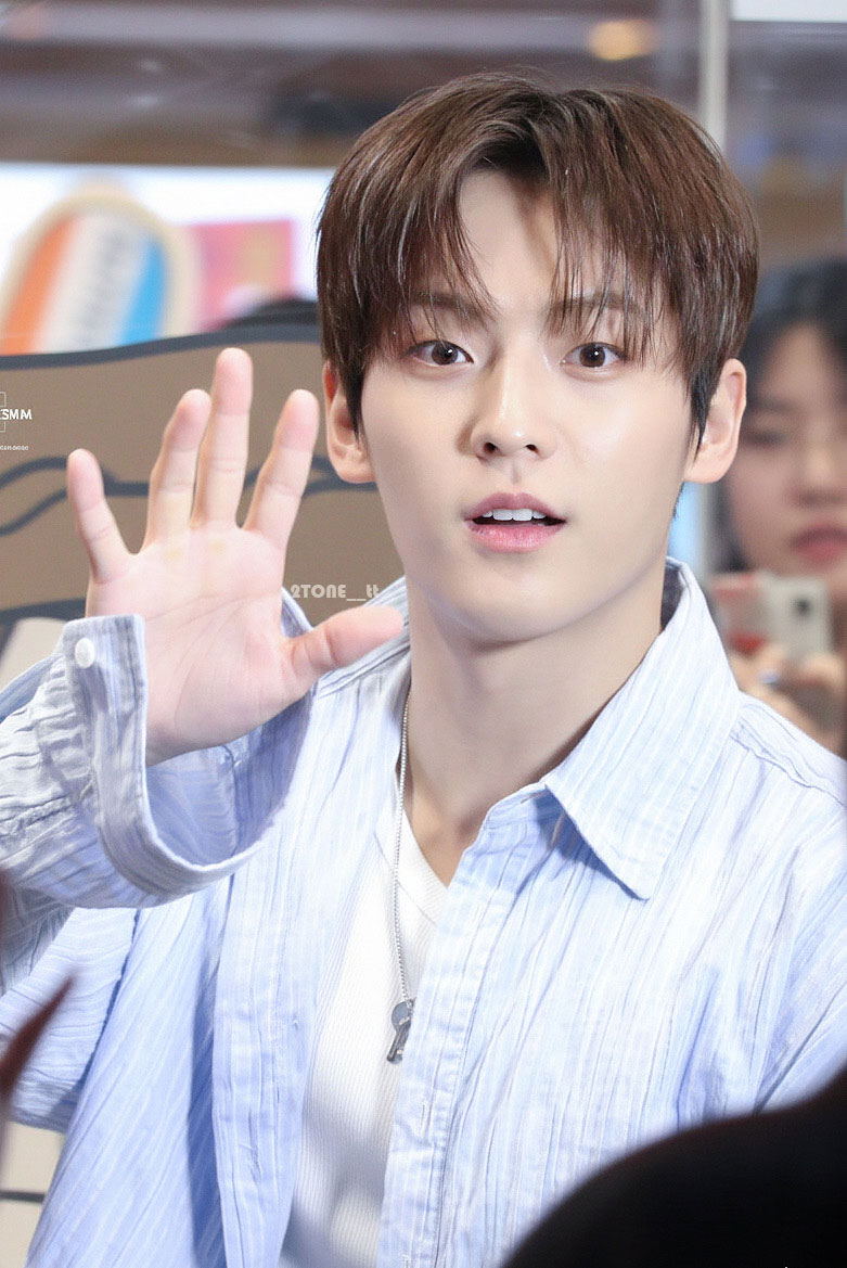 2TONE__tt's tweet photo. ตาแป๋วมาก (2) 
#MINISOTHxHUTA 
#MINISO #MINISOTH 
#비투비 #BTOB #이민혁 #LEEMINHYUK #HUTA 

#2TONE__tt https://t.co/s8EqVPwyfm