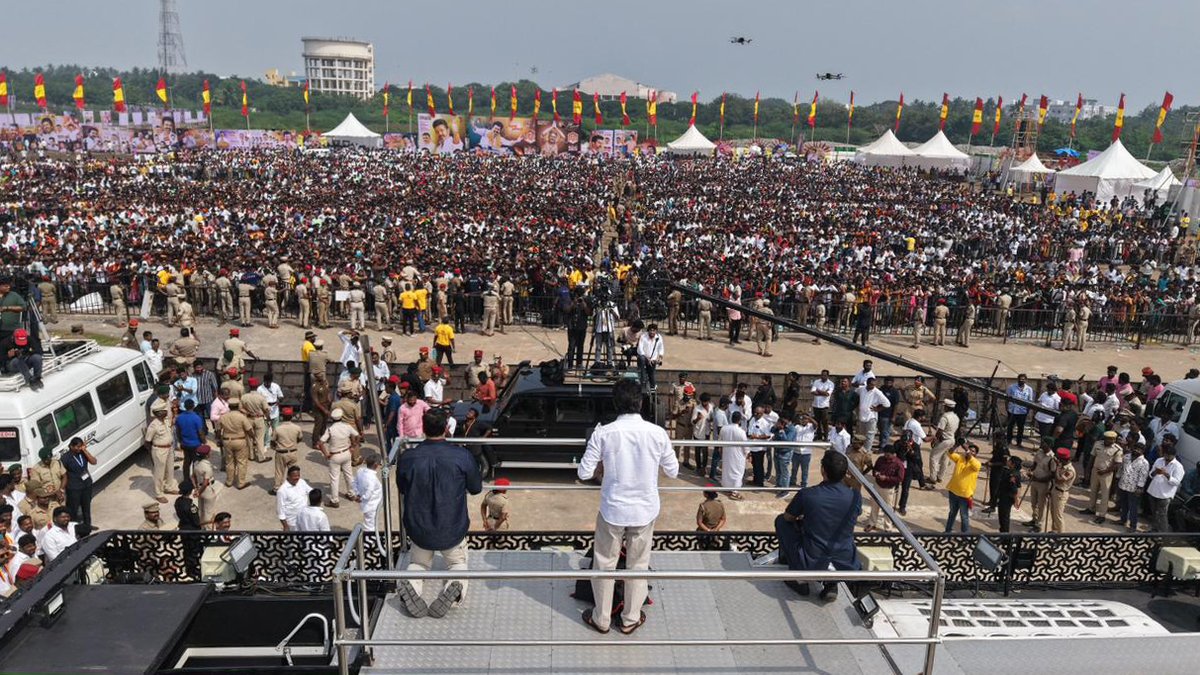 பெரும்படைபோல் திரண்டிருந்த புதுச்சேரி மாநில மக்கள் நடுவே, வெற்றித் தலைவர் அவர்கள்...