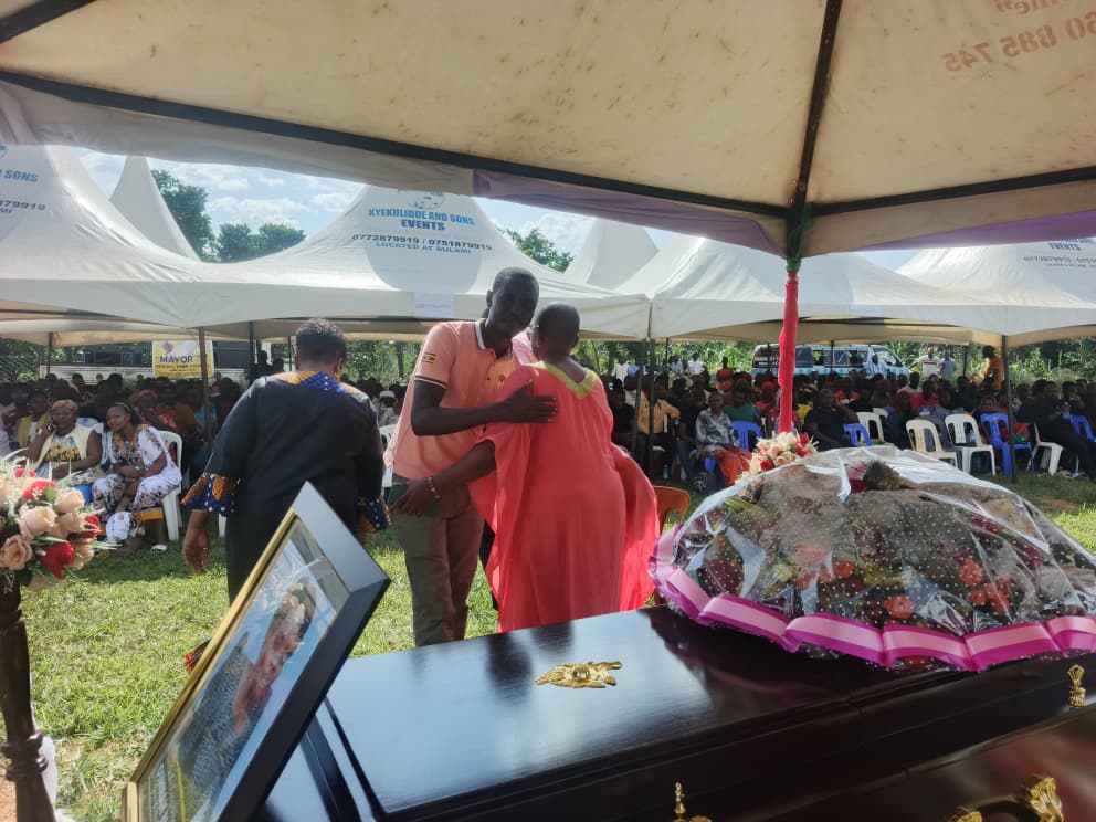RotaryBunga's tweet image. We extend our heartfelt condolences to Rtn. Joshua Muhoozi on the loss of his dear sister. 
Thank you to the members who have represented and supported the family during this difficult time. May her soul rest in eternal peace.
#RIP 
#RotaryBunga  #TogetherWeStand