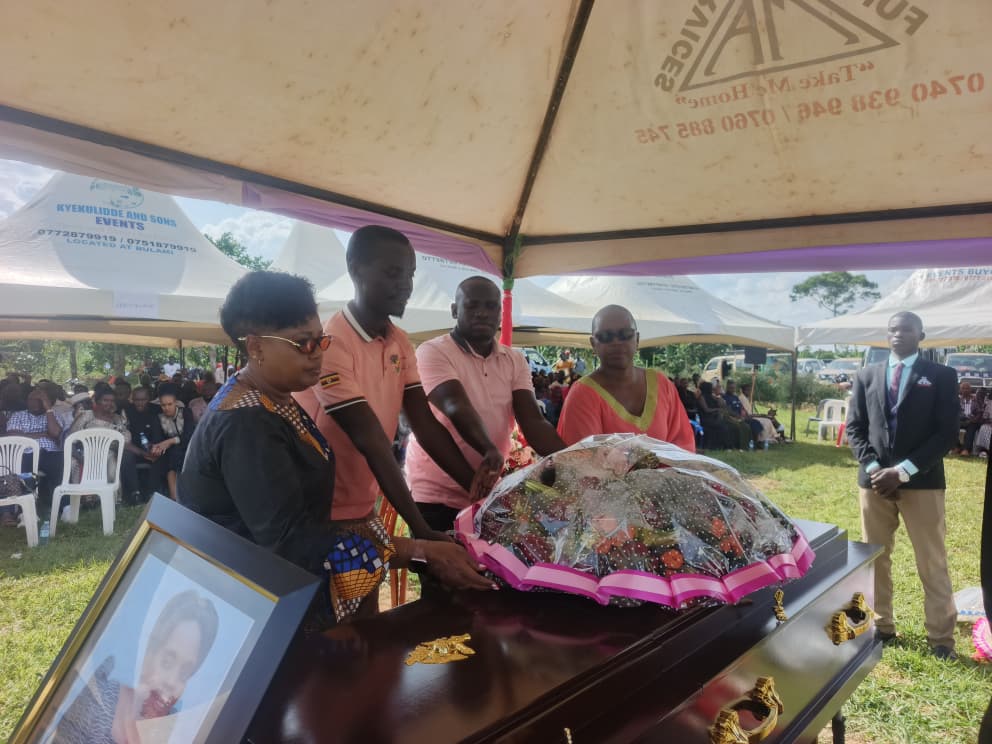 RotaryBunga's tweet image. We extend our heartfelt condolences to Rtn. Joshua Muhoozi on the loss of his dear sister. 
Thank you to the members who have represented and supported the family during this difficult time. May her soul rest in eternal peace.
#RIP 
#RotaryBunga  #TogetherWeStand