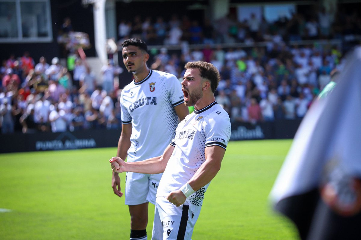 FabrizioRomano's tweet image. 🚨🇪🇸 Understand Ceuta striker Marcos Fernández has €2m release clause into his contract at Espanyol.

European clubs keen after 5 goals and 1 assist for Fernández at Ceuta, on loan from Espanyol.