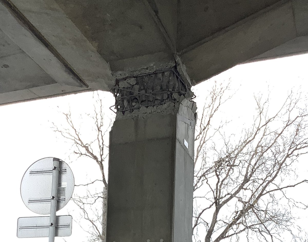 ＪＲ八戸線では、2025年12月8日に発生した青森県東方沖を震源とする地震により高架橋に大きな被害が確認されているため、当面の間八戸駅～久慈駅間の全列車を運休とします。運休区間にかかる代行輸送は行いません。詳しくはリンク先をご覧ください。cms.jreast.co.jp//aas/2025/mori…