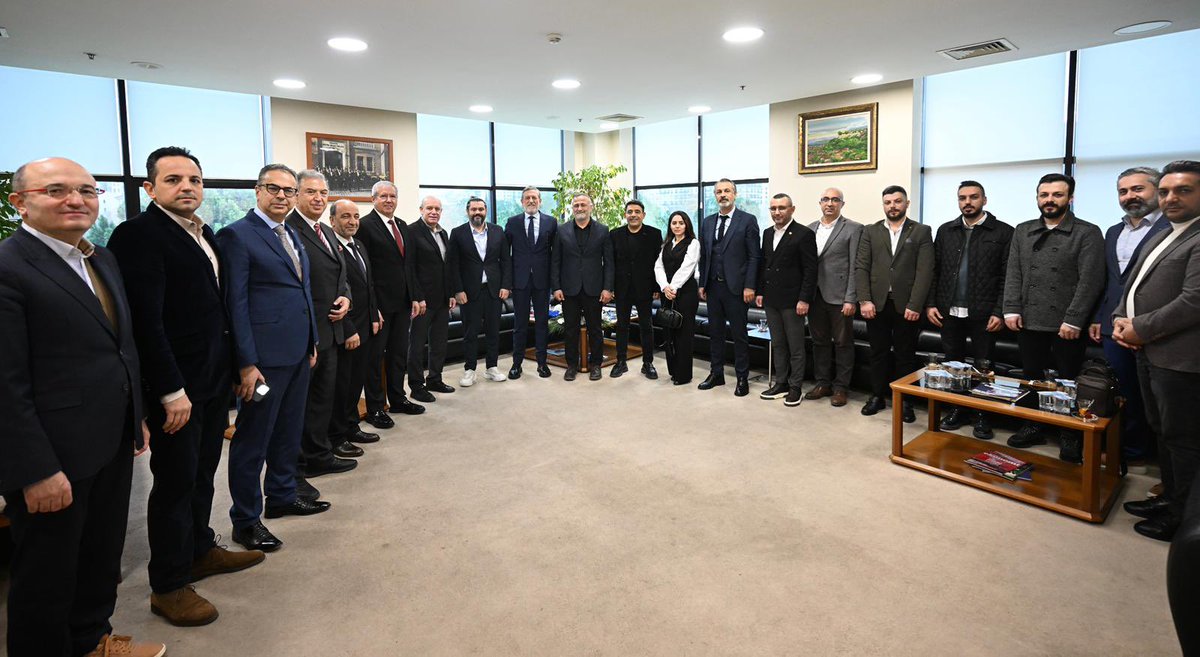 ibrahim_Burkay's tweet photo. Bursa’da yaşayan ve kent ekonomisine değer katan Erzurumlu sanayici ve iş insanlarını bir araya getiren ERSİYAD’ın Yönetim Kurulu Başkanı Sayın Bülent Öz ve yönetim kurulu üyelerini @BursaTSO’da ağırladık.

Yeni kurulan ERSİYAD’ın hedefleri, projeleri ve birlikte yürütebileceğimiz çalışmalar üzerine verimli bir görüşme gerçekleştirdik. Nazik ziyaretleri için kendilerine teşekkür ediyor, çalışmalarında başarılar diliyorum.