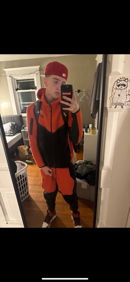 branededchav's tweet photo. really hate to ask, but Work has been moving diabolically... and I do need bus money to get to and from still unfortunately as it is my only job, anything helps fr https://t.co/m6QeLjTgmx