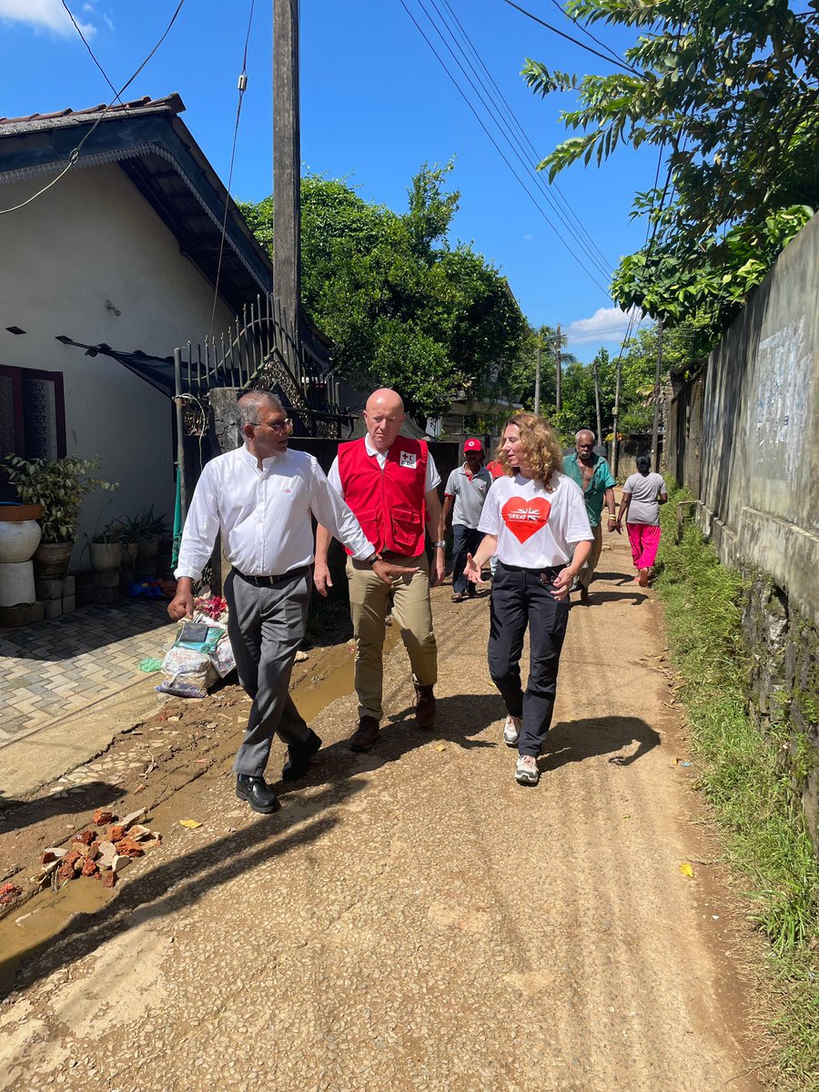 UKinSriLanka's tweet photo. Acting High Commissioner Theresa O’Mahony joined @SLRedCross in Gampaha yesterday, meeting flood-affected families and volunteers. UK’s £1m humanitarian support will deliver life-saving assistance to communities impacted by Cyclone Ditwah.
🇬🇧🇱🇰 https://t.co/vfMtcUmHG6