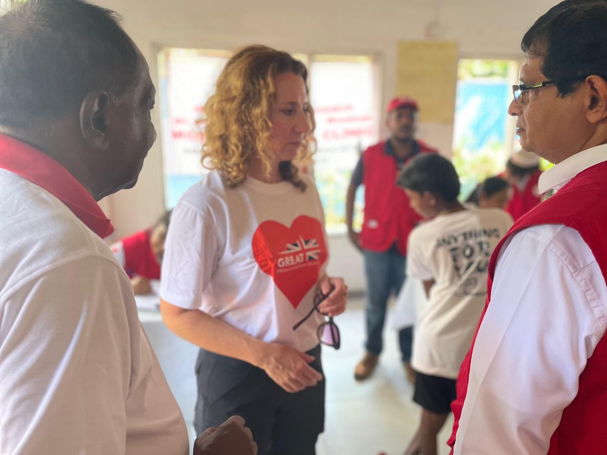 UKinSriLanka's tweet photo. Acting High Commissioner Theresa O’Mahony joined @SLRedCross in Gampaha yesterday, meeting flood-affected families and volunteers. UK’s £1m humanitarian support will deliver life-saving assistance to communities impacted by Cyclone Ditwah.
🇬🇧🇱🇰 https://t.co/vfMtcUmHG6