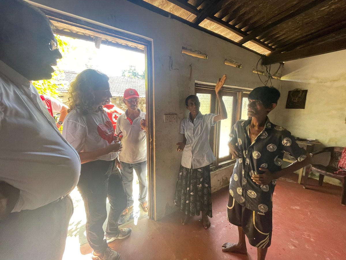 UKinSriLanka's tweet photo. Acting High Commissioner Theresa O’Mahony joined @SLRedCross in Gampaha yesterday, meeting flood-affected families and volunteers. UK’s £1m humanitarian support will deliver life-saving assistance to communities impacted by Cyclone Ditwah.
🇬🇧🇱🇰 https://t.co/vfMtcUmHG6
