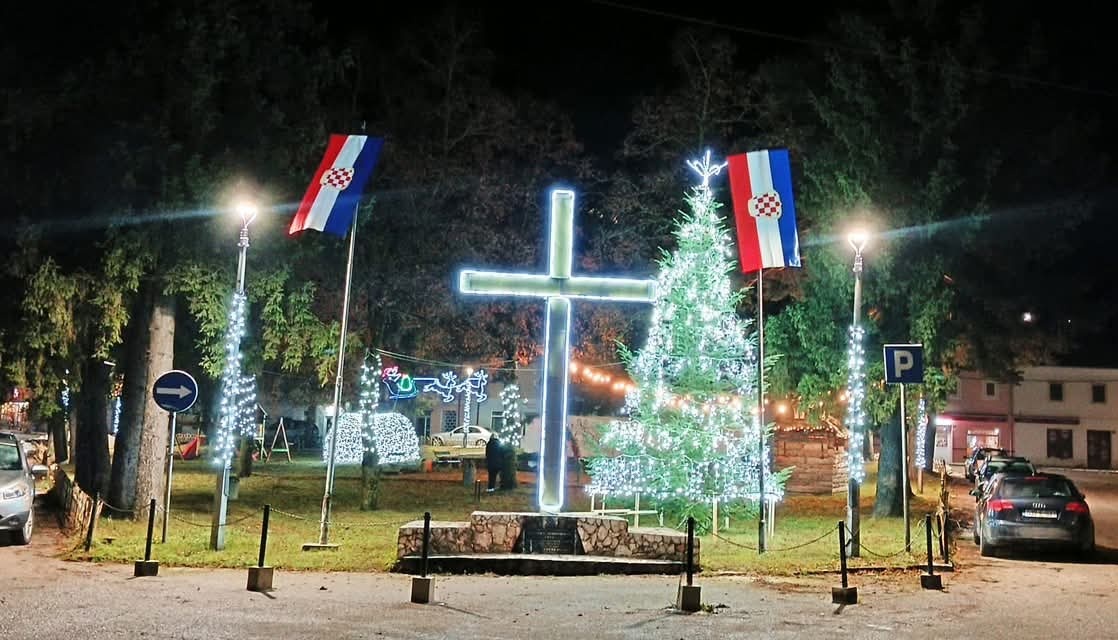 Christmas spirit u hrvatskom Glamoču 🎄 🇭🇷🇻🇦  #HercegBosna