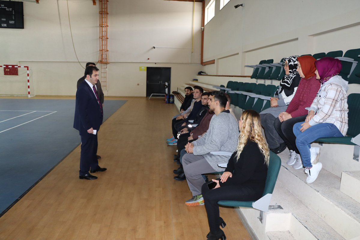 Kaymakamımız Adem TAŞPINAR, İlçe Gençlik ve Spor Müdürlüğünü  ziyarette bulunarak,
Gençlik Spor müdürü Ogün YILDIZ'dan yürütülen iş ve işlemlerle ilgili bilgi aldı.