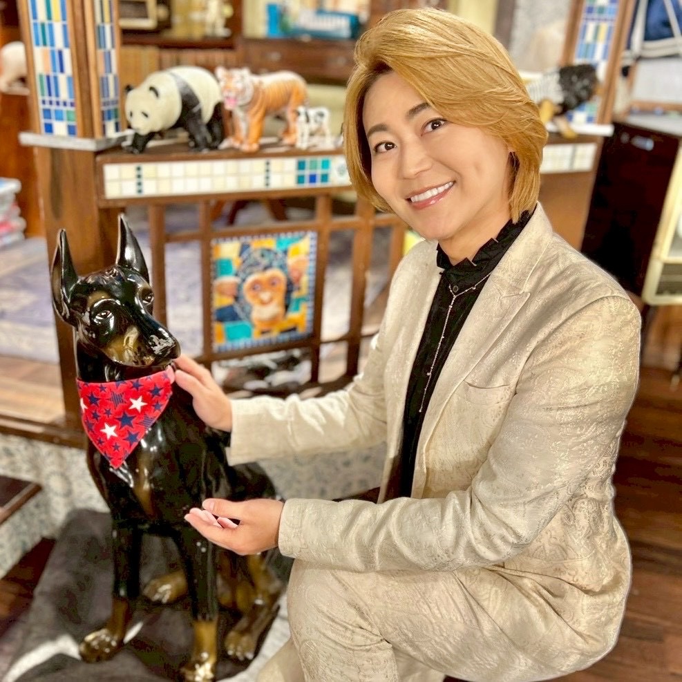 12/27(土)の #嗚呼みんなの動物園 
超超超超豪華な4️⃣時間SPの
スタジオゲストには、

以前、相葉トリミングにも
助っ人でいらしてくださった

氷川きよしさん🎤✨️

ぜひ放送をお楽しみに🐱🐶💗