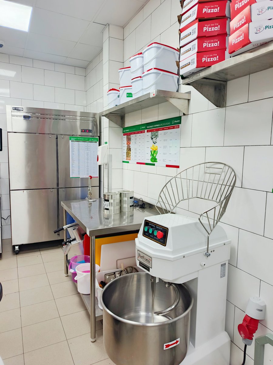 sheffield_afric's tweet photo. We recently fitted out @PizzaInnKenya Ngara branch with the essentials: coldroom, pizza conveyor, prep tables, dough mixer, pizza press + more
Need the same? 
➡📱Let's talk
#sheffieldafrica #qsr #pizza #restaurant #kitchenequipment #hospitality #fastfood #kitchenexperts https://t.co/eRN9tgh2Nm